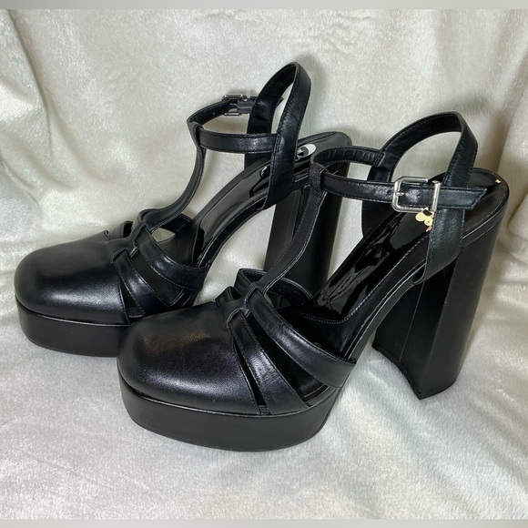 ⭐️🆕⭐️ Gianni Bini GB “Mem-Ories” Black Leather T-Strap Platform Sandals - Picture 2 of 7